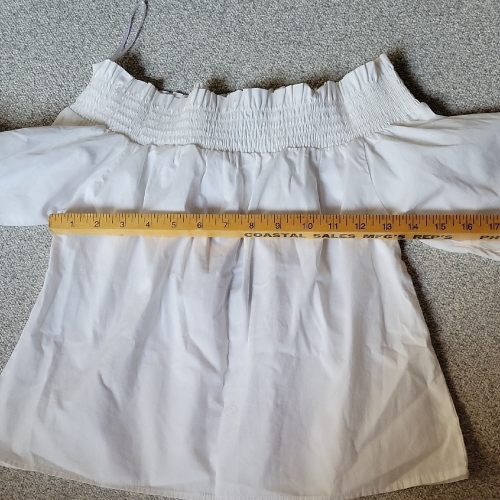 Romeo & Juliet Couture White Smocked Off-Shoulder Blouse Size S - Picture 7 of 8